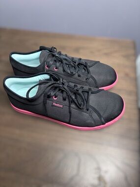 Reebok Skyscape Black & Pink Walking Sneakers Size 8.5